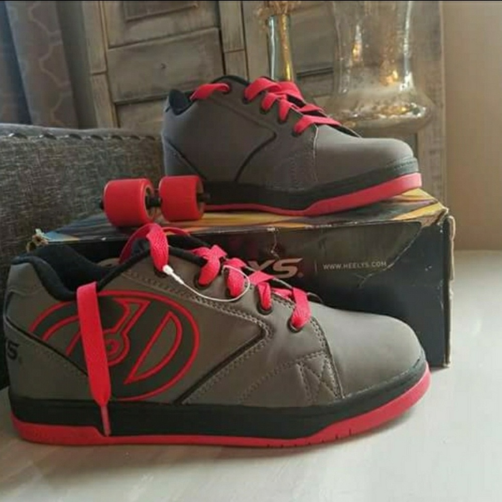 New heelys size 5